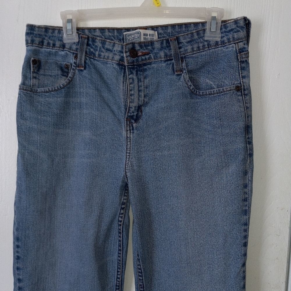 Levi Strauss & Co Mid-Rise Bootcut/Flare Jeans - Picture 2 of 9